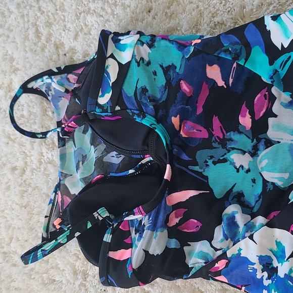 mesh underwire one piece  swimsuit size S/ CH  ( 4-6) black flower  on it - Picture 3 of 4